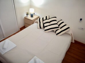 2 bedrooms, iron/ironing board, WiFi, bed sheets - Hiniesta whole floor (Sevilla)