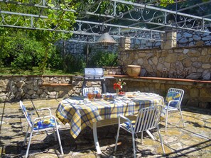 Outdoor dining - Villa on the hill with parking, garden, panorama (Massarosa)