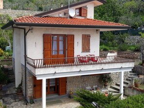 Exterior - Villa on the hill with parking, garden, panorama (Massarosa)