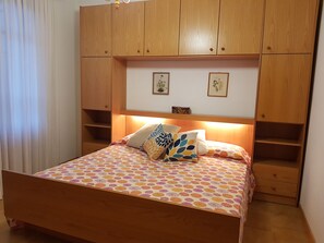 3 dormitorios, sistema de insonorización, tabla de planchar con plancha