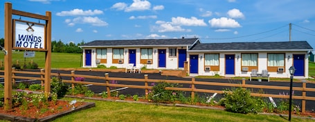Exterior. Winds Motel