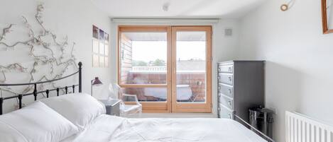 1 bedroom, iron/ironing board, internet, bed sheets