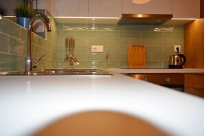 Kylskåp, ugn, spishäll och diskmaskin
