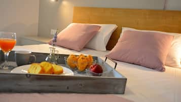 3 makuuhuonetta, työpöytÀ, ÀÀnieristys, silitysrauta/-lauta