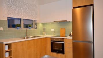 JÀÀkaappi, uuni, liesi, astianpesukone