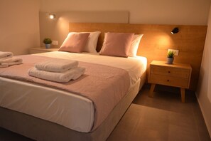 3 bedrooms, desk, soundproofing, iron/ironing board