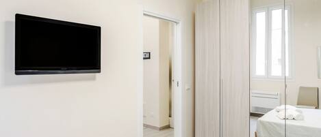 1 室のベッドルーム、WiFi