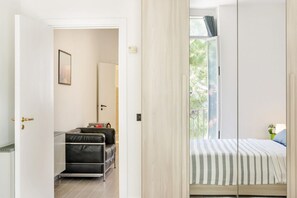 1 bedroom, iron/ironing board, WiFi, bed sheets - GuestHost - This apartment of about 40 sqms, perfect for two people, is just a 7-minute walk from Bari Centrale Station and 10 minutes from the Aldo Moro University and the Petruzzelli Theater. An excellent location for visiting Bari with no need for pub (Bari)