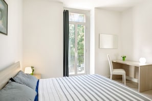 1 bedroom, iron/ironing board, WiFi, bed sheets - GuestHost - This apartment of about 40 sqms, perfect for two people, is just a 7-minute walk from Bari Centrale Station and 10 minutes from the Aldo Moro University and the Petruzzelli Theater. An excellent location for visiting Bari with no need for pub (Bari)