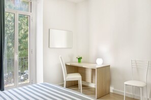 1 bedroom, iron/ironing board, WiFi, bed sheets - GuestHost - This apartment of about 40 sqms, perfect for two people, is just a 7-minute walk from Bari Centrale Station and 10 minutes from the Aldo Moro University and the Petruzzelli Theater. An excellent location for visiting Bari with no need for pub (Bari)