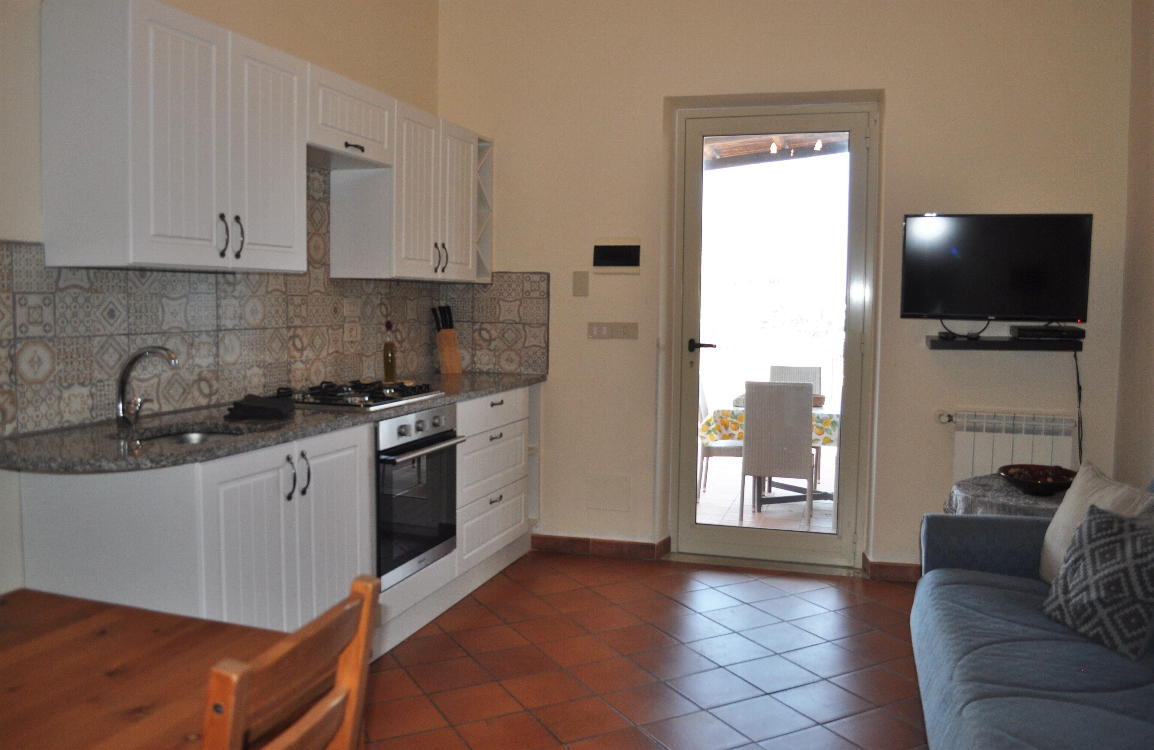 雪櫃、微波爐、焗爐、爐具