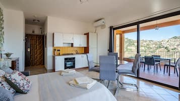 15 bedrooms, in-room safe, desk, iron/ironing board