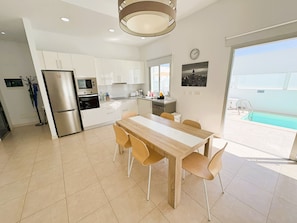 Dining - Villa New York: Guaranteed 30°C Heated Pool, A/C, Fast WiFi & Premium TV (Playa Blanca)