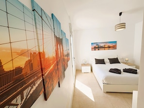 3 bedrooms, in-room safe, soundproofing, iron/ironing board - Villa New York: Guaranteed 30°C Heated Pool, A/C, Fast WiFi & Premium TV (Playa Blanca)