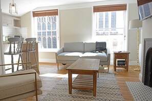 Smart TV - One bedroom apartment with Cathedral View in Historic Town of Bury St Edmunds (Bury Saint Edmunds)