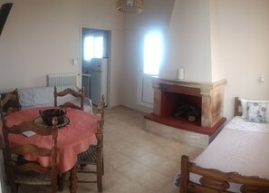 1 bedroom, iron/ironing board, WiFi, bed sheets - House next to the sea water (Derveni,Korinthia,Peloponnisos,Greece)