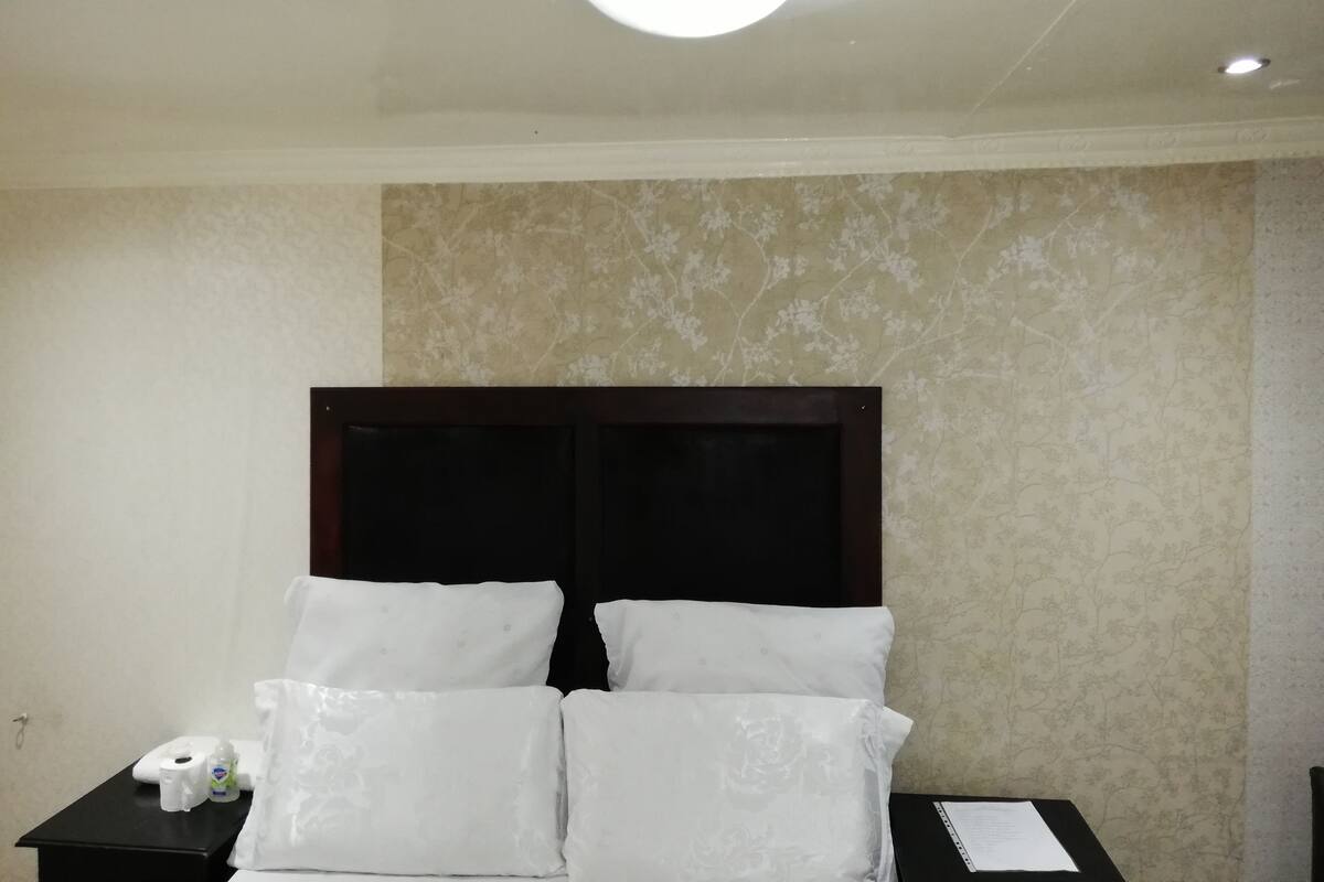 Executive Suite | In-room safe, desk, rollaway beds, free WiFi