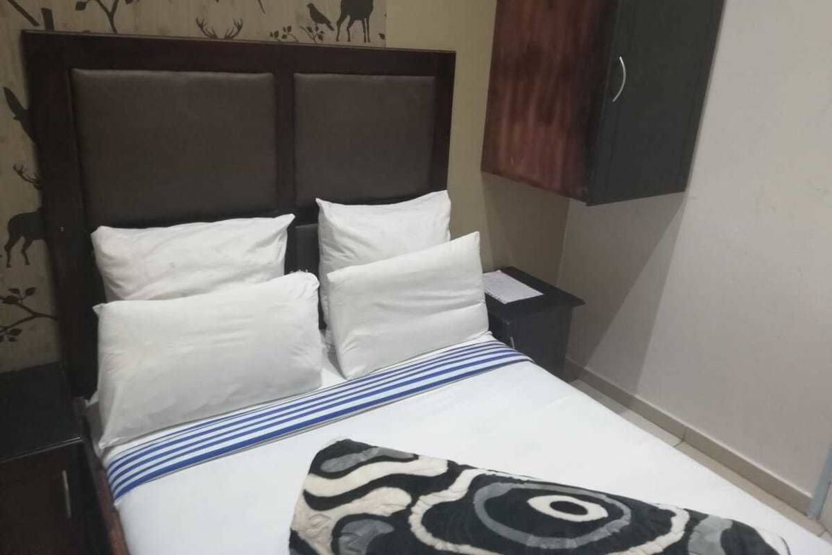 Double Room | In-room safe, desk, rollaway beds, free WiFi