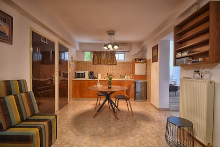 Interior. Cozy small apartment-Sun Garsoniera