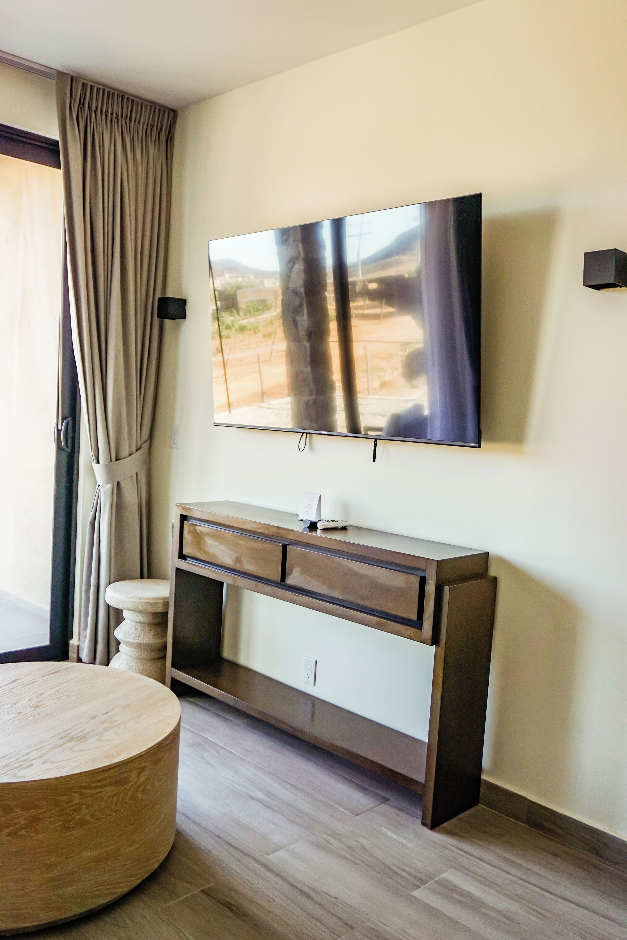 55-inch flat-screen tv with cable channels