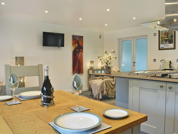 Dining - 1 bedroom accommodation in Peldon, near Colchester (Peldon, near Colchester)