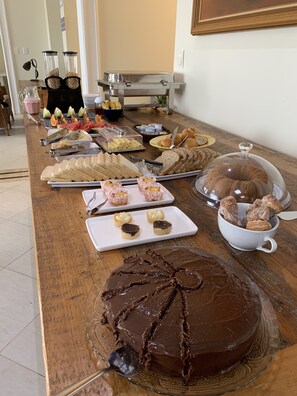 Free daily continental breakfast