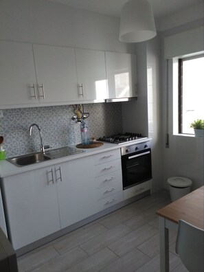 Fridge, microwave, oven, stovetop - First Line of Monte Gordo Beach (Monte Gordo)