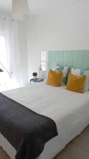 1 bedroom, iron/ironing board, free WiFi, wheelchair access - First Line of Monte Gordo Beach (Monte Gordo)