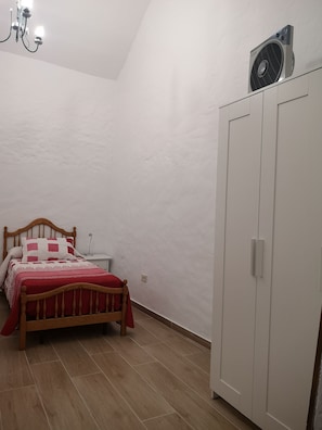 1 camera, ferro/asse da stiro, Wi-Fi, lenzuola