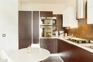 Micro-ondas, fogão, cooktop, lava-louças