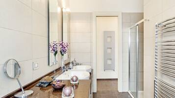 Regadera y bidet