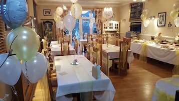 Breakfast, lunch and dinner served