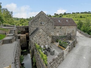Exterior - 7 bedroom accommodation in Bradbourne, near Ashbourne (Bradbourne, near Ashbourne)