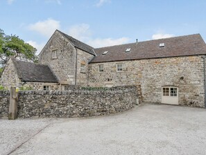 Exterior - 7 bedroom accommodation in Bradbourne, near Ashbourne (Bradbourne, near Ashbourne)