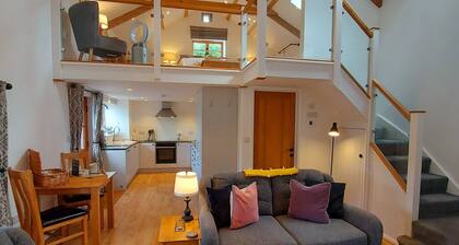 Spacious, luxury, romantic Barn for couples near Exmoor & Coast