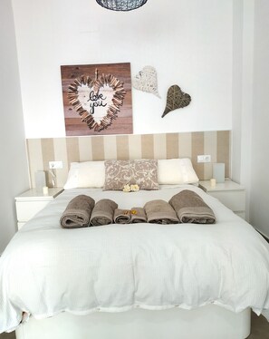 1 slaapkamer, een strijkplank/strijkijzer, reisbedje, gratis wifi