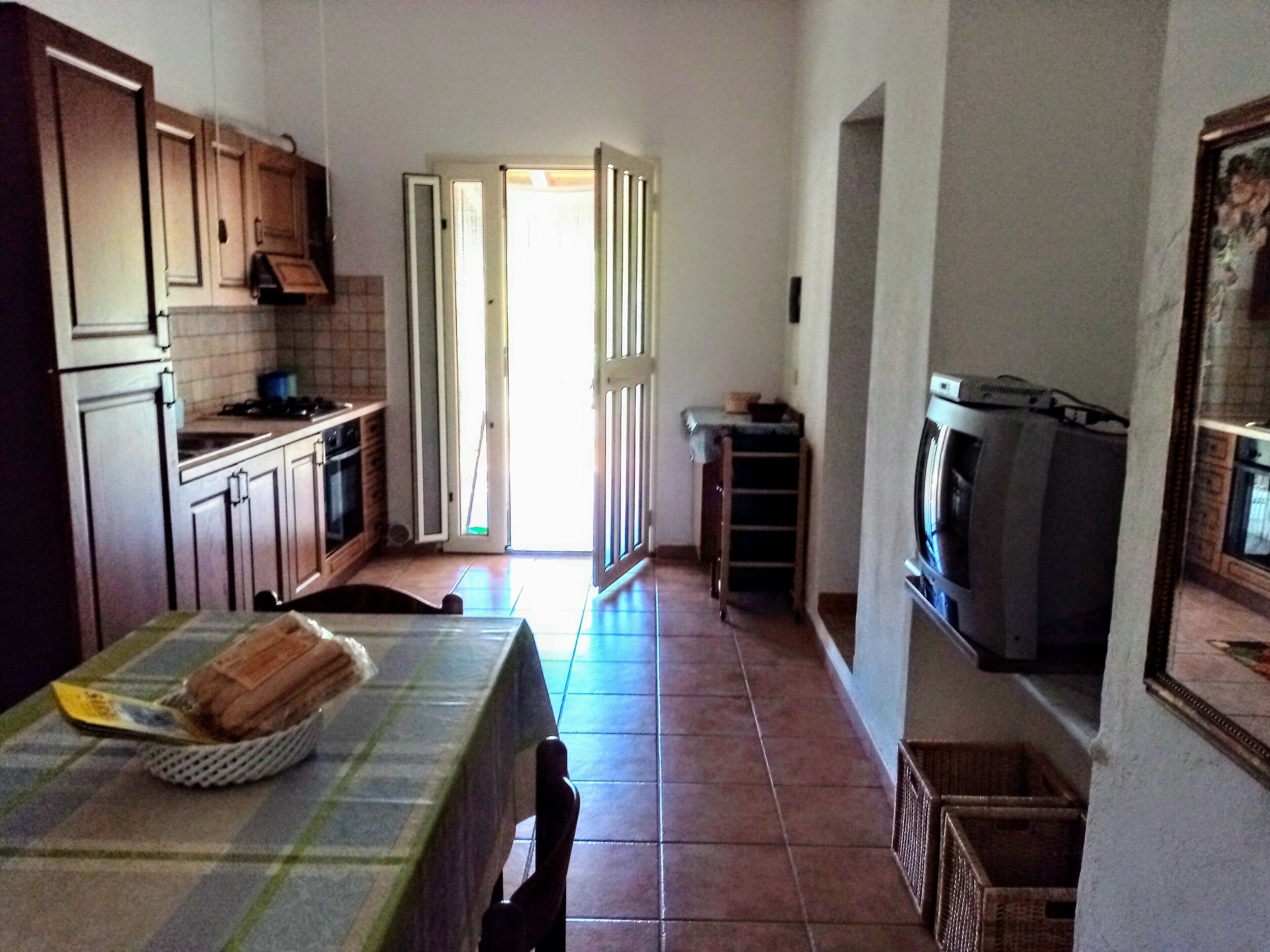 Frigorifero, forno, piano cottura, pentole/stoviglie/utensili