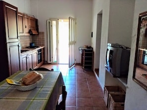 Fridge, oven, stovetop, cookware/dishes/utensils