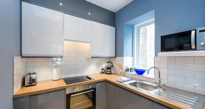 107 Broughton Street - an edinburgh that sleeps 6 guests in 3 bedrooms