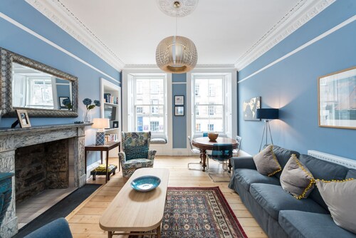 107 Broughton Street -  an edinburgh that sleeps 6 guests  in 3 bedrooms
