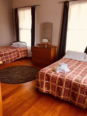 Quadruple Room - Raglan Harbour View Hotel (Raglan)