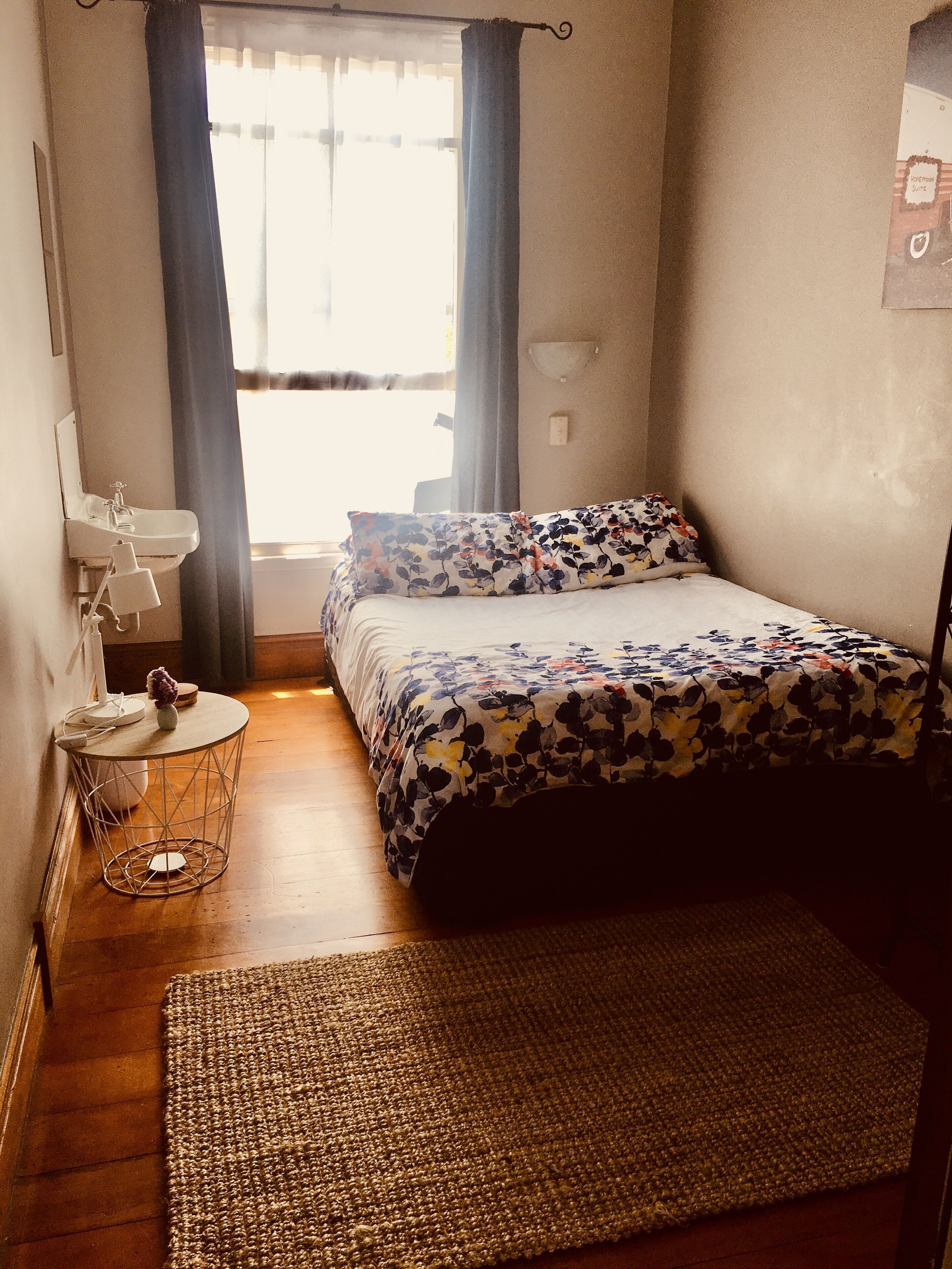 Free WiFi, bed sheets