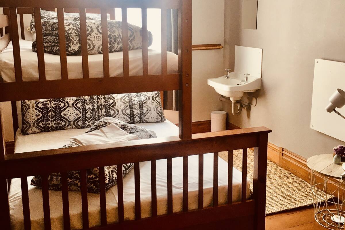 Wifi gratis y ropa de cama 