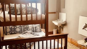 Chambre Triple | Wi-Fi gratuit, draps fournis
