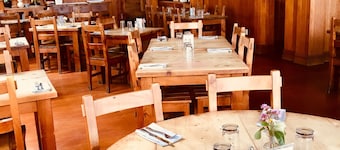Raglan Harbour View Hotel