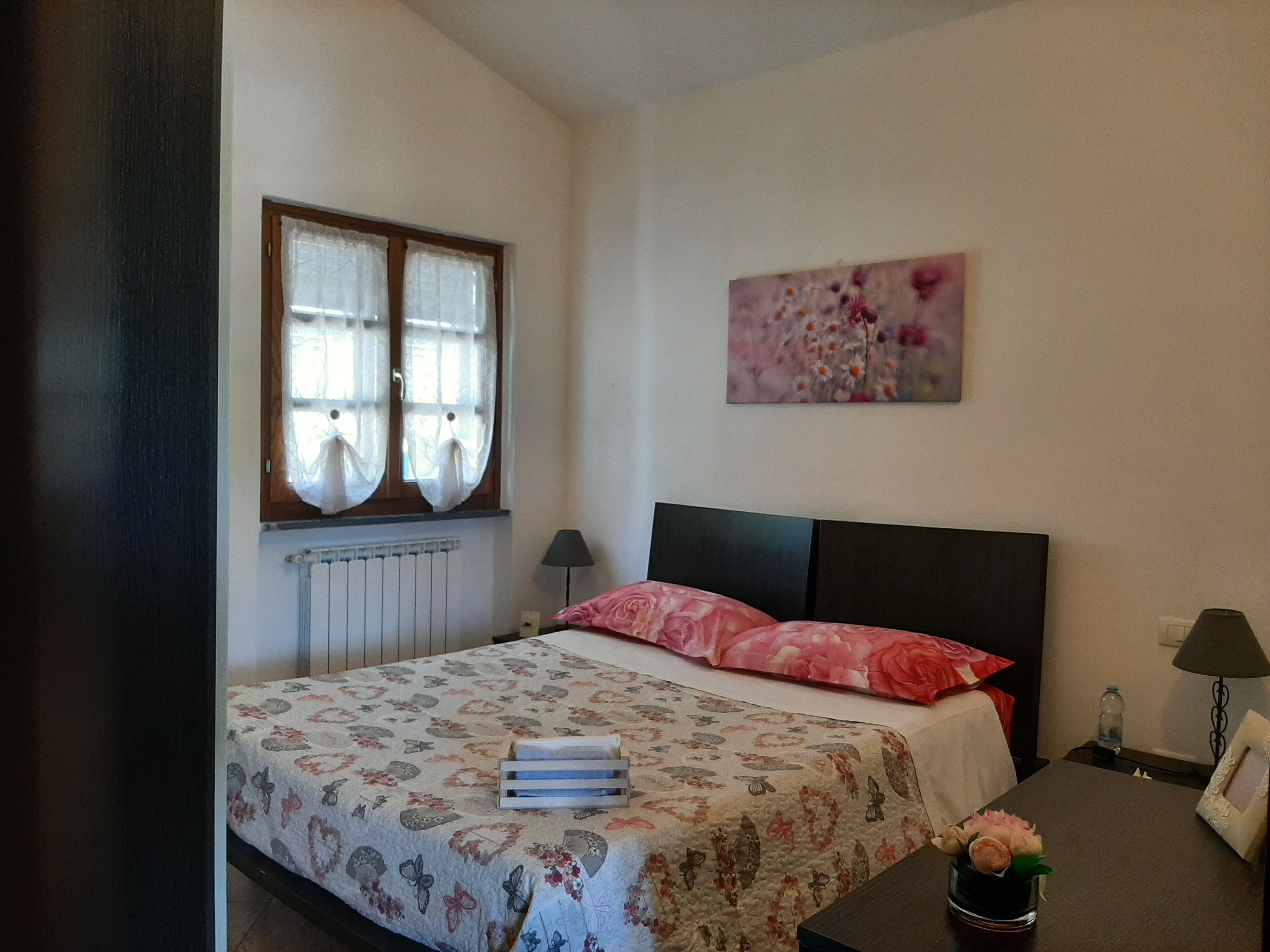 2 habitaciones, escritorio, tabla de planchar con plancha y wifi gratis 