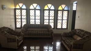 Living area - Private room close to airport (Zanzibar Town)