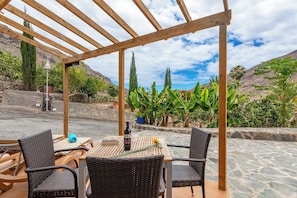 Outdoor dining - GC0282 Holiday house with shared pool in Mogán (Mogán)