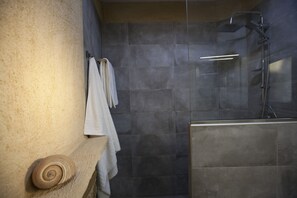 Combined shower/bathtub, hair dryer, towels, soap - Old Town House-Deluxe Suite (Rodos)