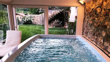 Innenpool, beheizter Pool